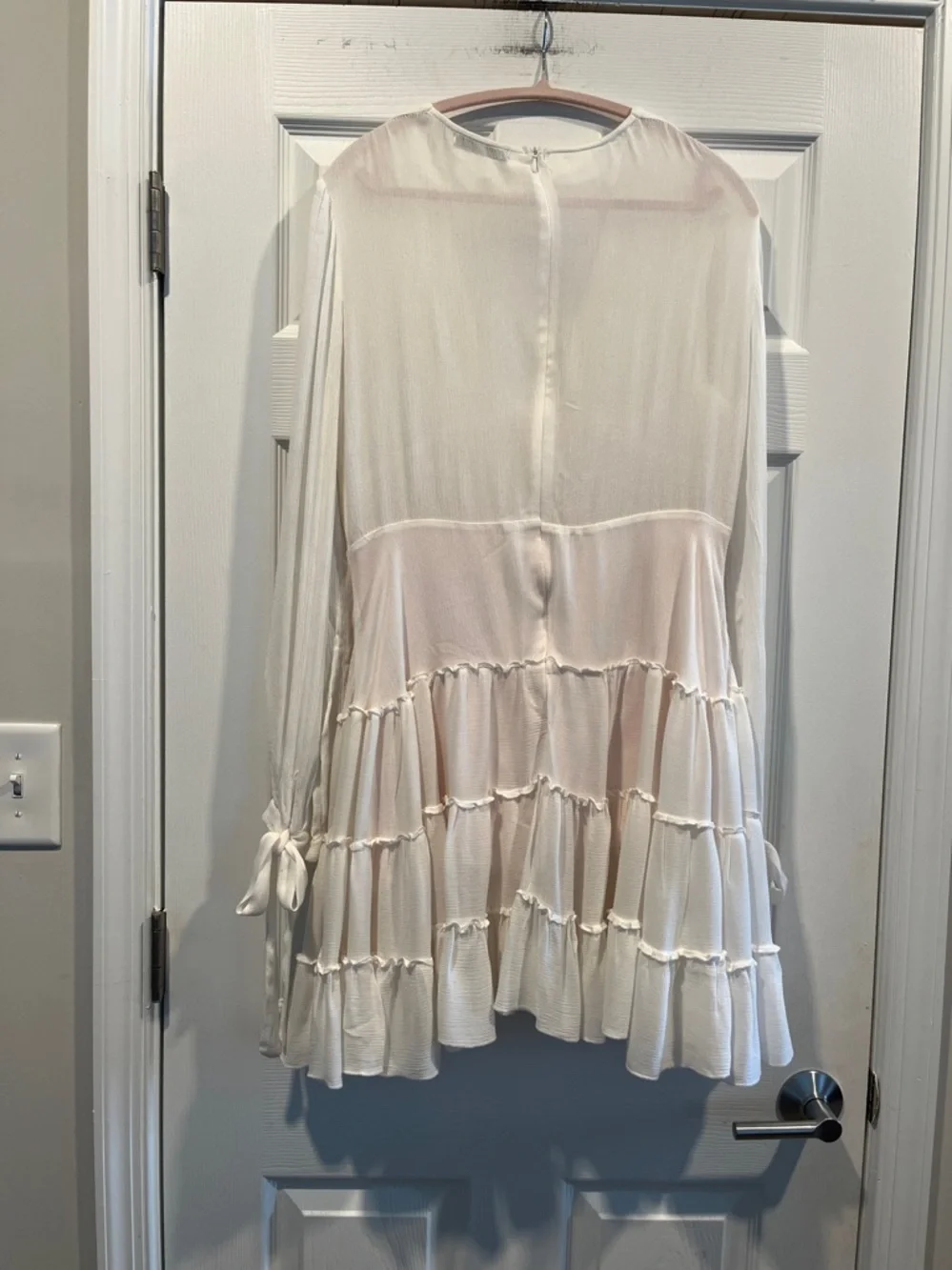 CHICMEnTiered V-Neck Mini Dress‎ With Long Sleeves. Flowy Bohemian Size L
